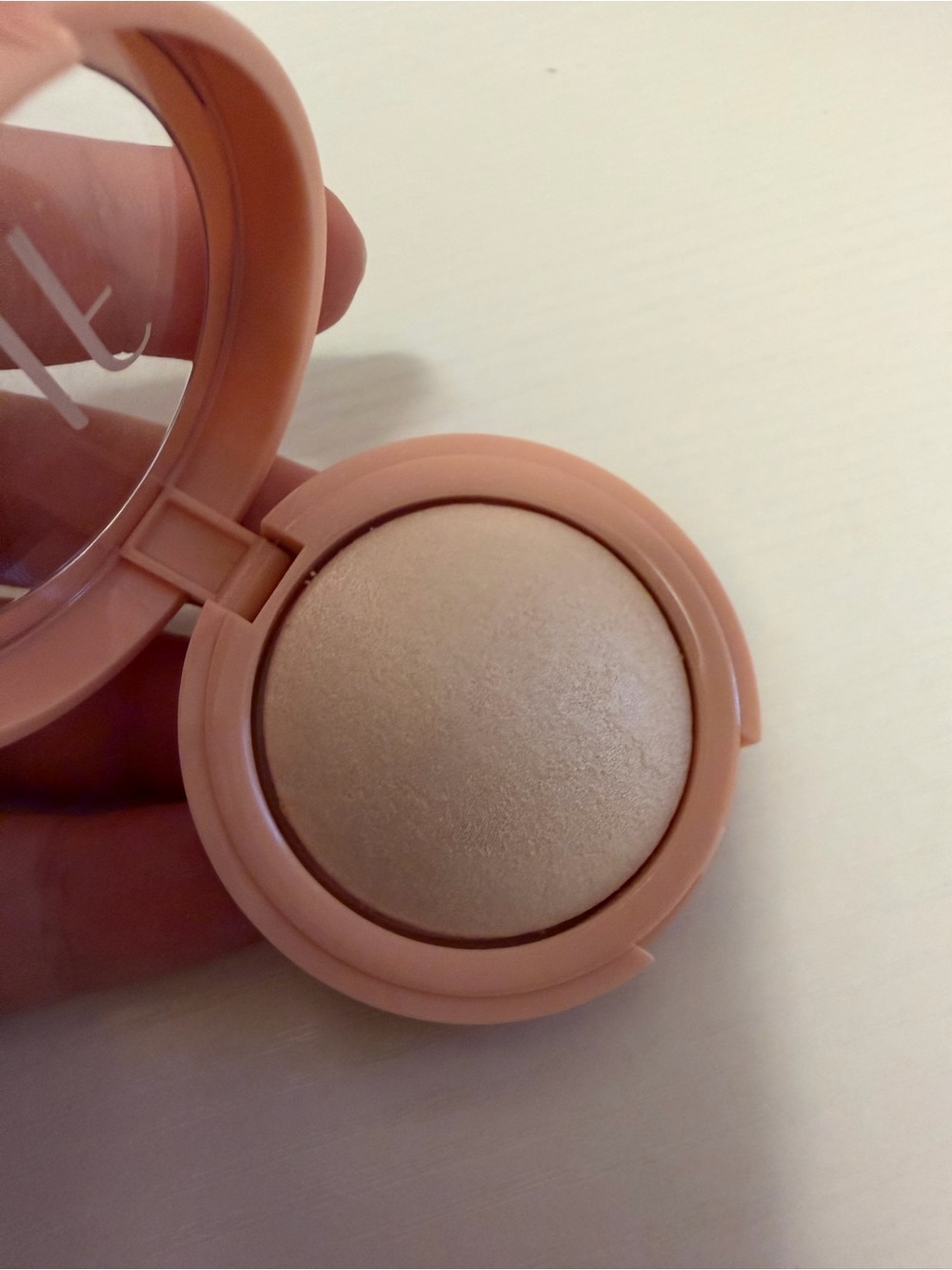 ELF Highlighter - Picture 4 of 4